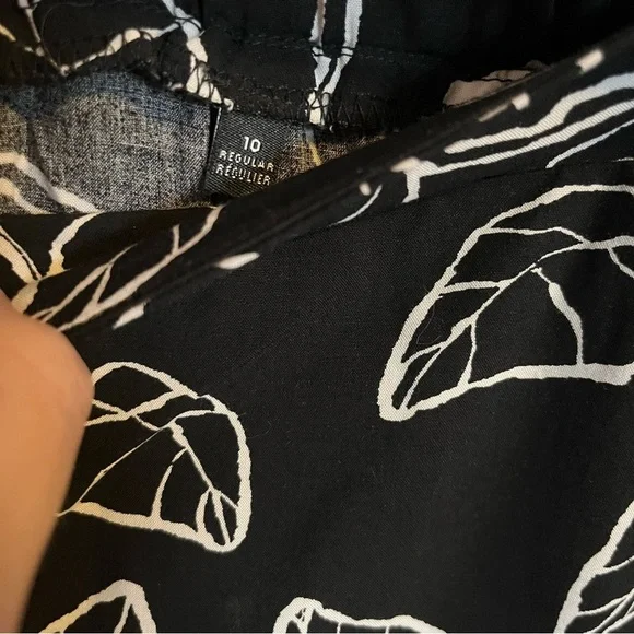 Reitmans Black Skirt with White Leaf Pattern - Picture 4 of 4